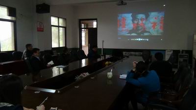 调整大小 20140425学校领导班子及中层干部集体观看典型人物影片50.jpg