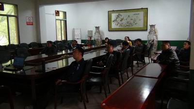 调整大小 20140425学校领导班子及中层干部集体观看典型人物影片53.JPG