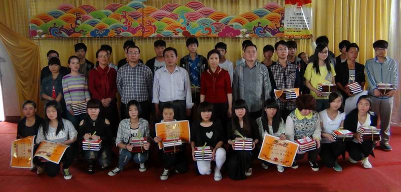 调整大小 领导与获奖学生代表合影 2014五四表彰大会.jpg